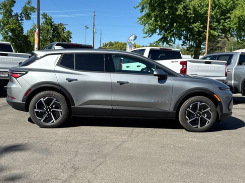 New 2026 Chevrolet Equinox EV LT image 2