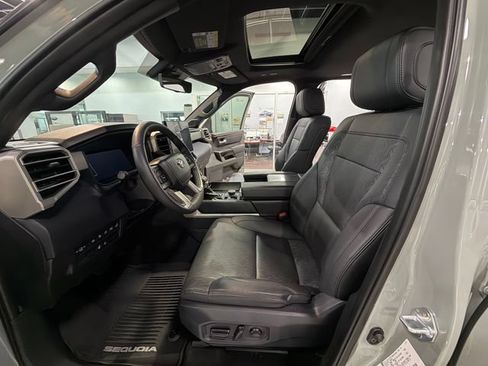 Used 2025 Toyota Sequoia Limited w/ Tow Technology Package AWD/4WD image 11