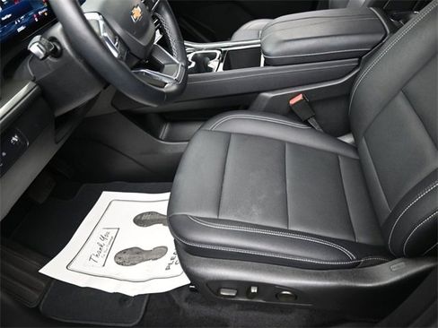 Used 2025 Chevrolet Traverse LT image 15