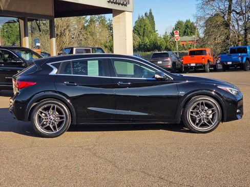 Used 2017 INFINITI QX30 Sport image 7