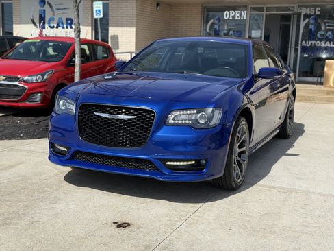 Used 2018 Chrysler 300 S w/ 300S Premium Group image 1