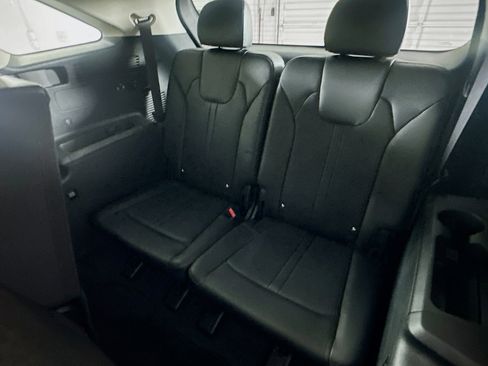 Used 2024 Kia Sorento S image 29