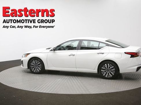 Used 2025 Nissan Altima 2.5 SV FWD image 61