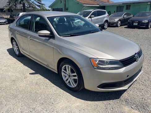 Used 2014 Volkswagen Jetta SE FWD image 4