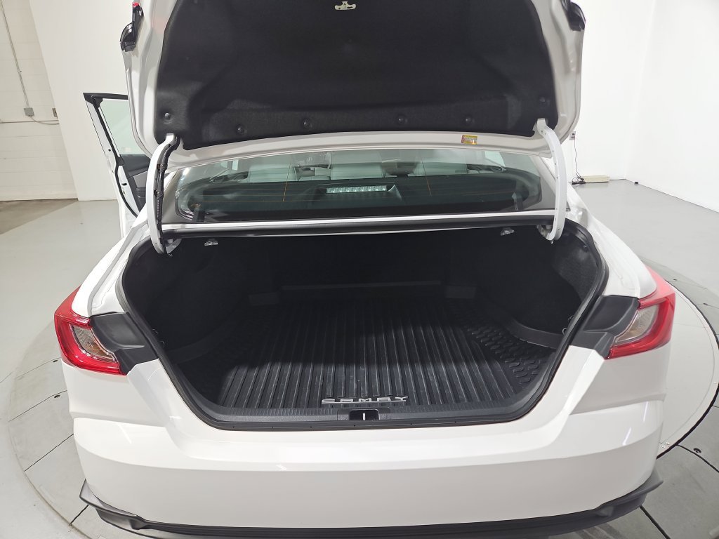 Used 2025 Toyota Camry SE FWD image 21