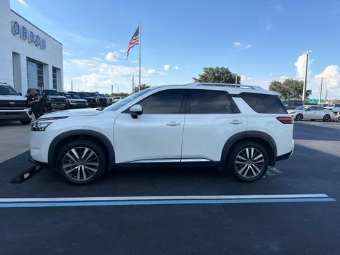 Used 2022 Nissan Pathfinder Platinum w/ Cargo Package FWD image 9