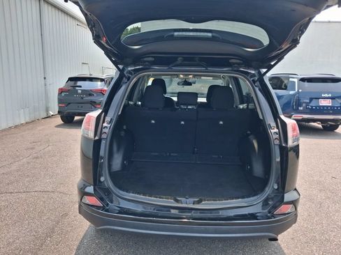 Used 2017 Toyota RAV4 LE AWD/4WD image 16