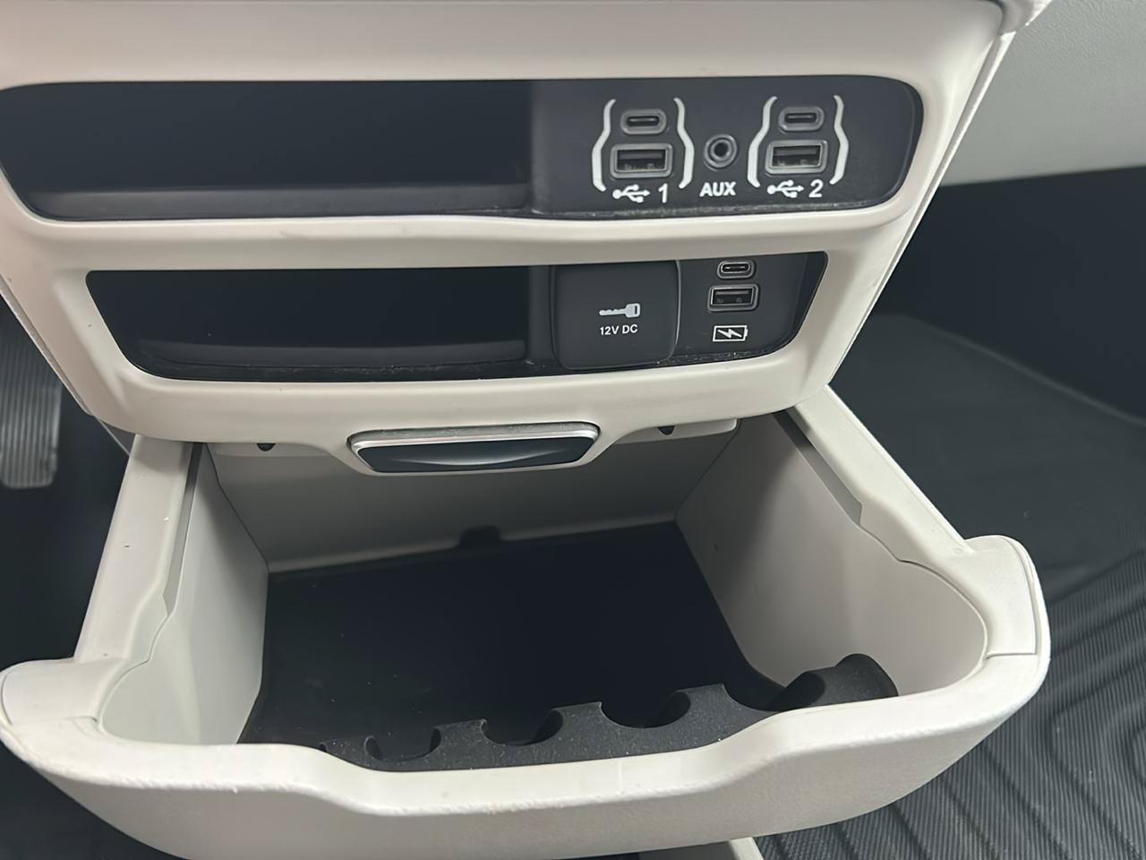 Used 2022 Chrysler Pacifica Touring-L FWD image 17