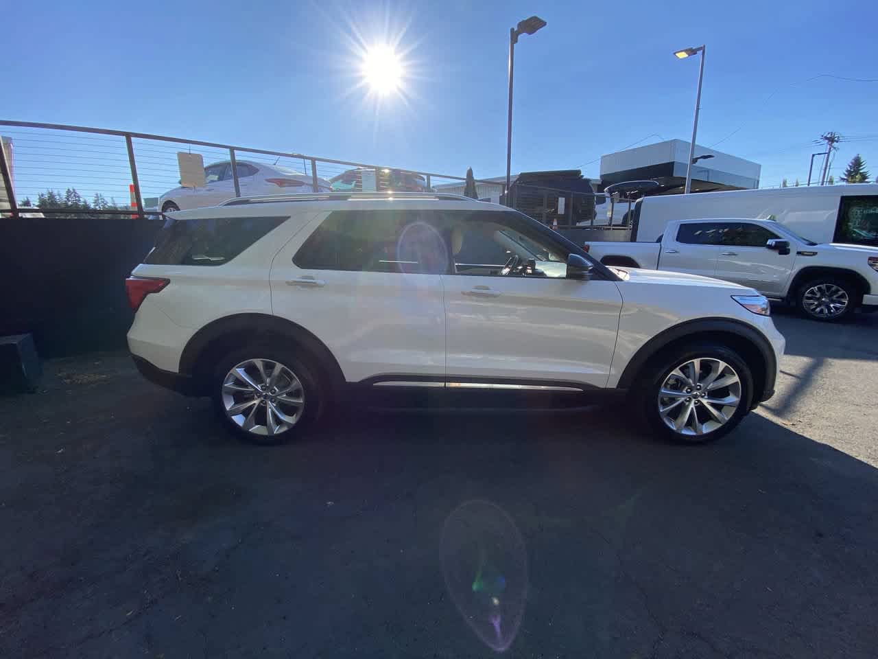 Used 2022 Ford Explorer Platinum w/ Equipment Group 601A AWD/4WD image 7
