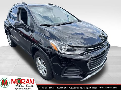 Certified 2022 Chevrolet Trax LT w/ Driver Confidence Package AWD/4WD image 2