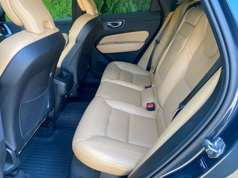 Used 2019 Volvo XC60 T6 Momentum w/ Premium Package AWD/4WD image 19