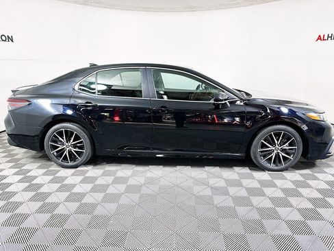 Used 2023 Toyota Camry SE image 2
