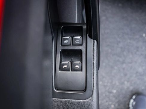 Used 2019 Volkswagen Beetle 2.0T S FWD image 20