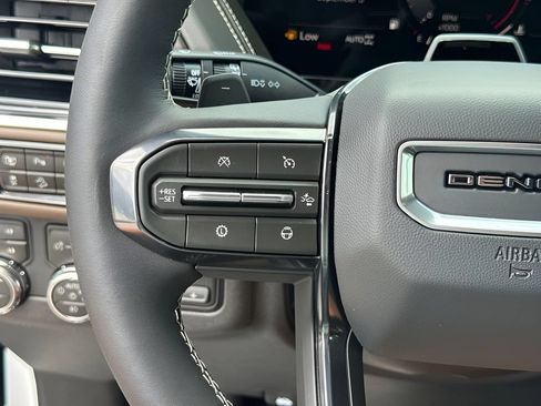 New 2026 GMC Yukon Denali Ultimate w/ LPO, Floor Liner Package AWD/4WD image 13
