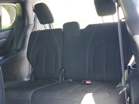 Used 2018 Chrysler Pacifica Touring Plus w/ S Appearance Package FWD image 9