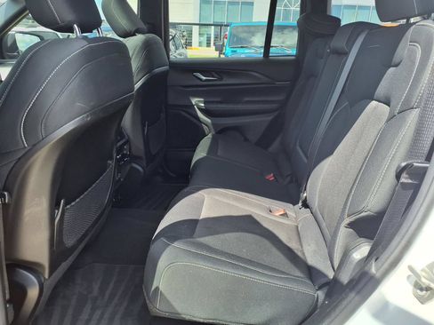 Used 2024 Jeep Grand Cherokee Laredo X w/ Luxury Tech Group I RWD image 19