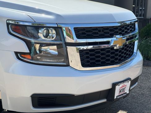 Used 2018 Chevrolet Suburban LT image 2
