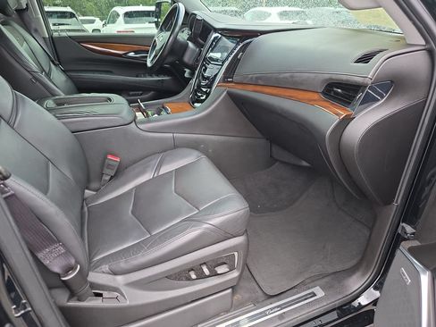 Used 2016 Cadillac Escalade ESV Luxury RWD image 39