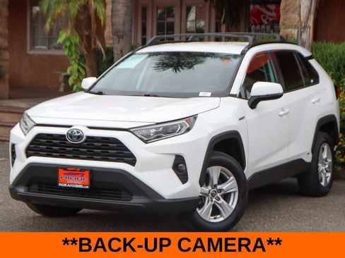 Used 2020 Toyota RAV4 XLE w/ XLE Grade Weather Package AWD/4WD image 4