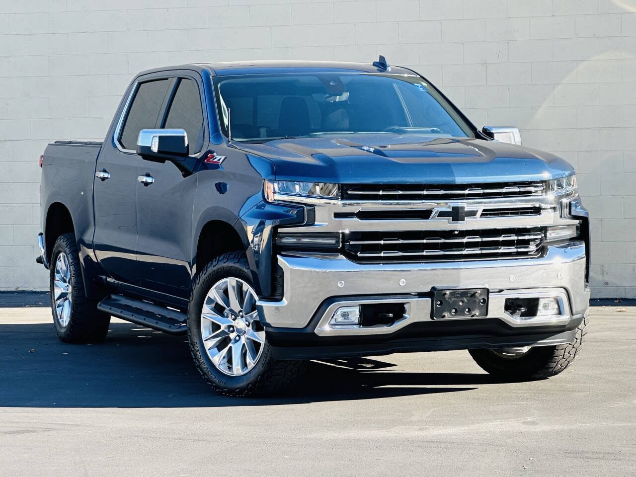 Used 2019 Chevrolet Silverado 1500 LTZ w/ LTZ Premium Package AWD/4WD image 1