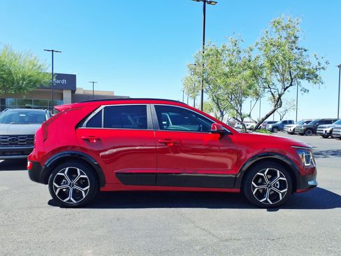 Used 2024 Kia Niro EX Touring FWD image 7