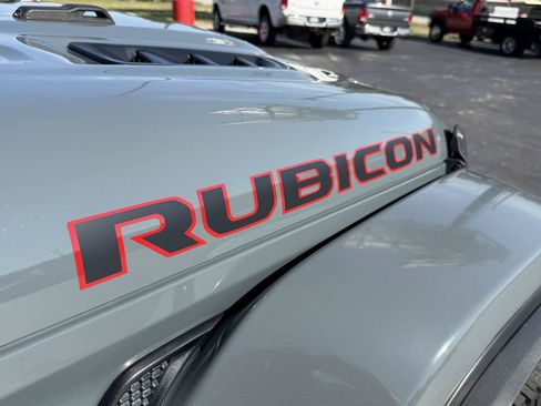 Used 2025 Jeep Wrangler Unlimited Rubicon AWD/4WD image 49