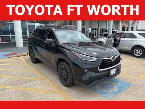 Used 2021 Toyota Highlander XLE AWD/4WD image 1