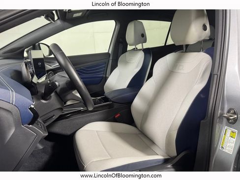 Used 2025 Volkswagen ID.4 Pro S AWD/4WD image 14