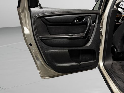 Used 2016 Chevrolet Traverse LT image 33