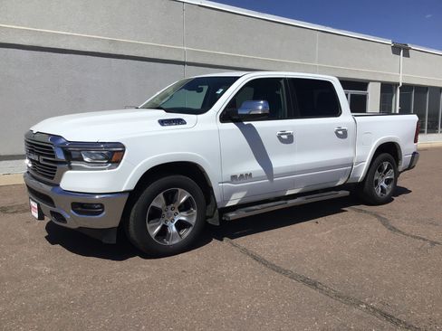 Used 2022 RAM 1500 Laramie AWD/4WD image 2