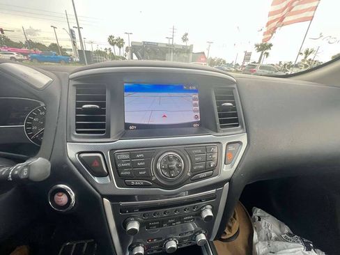 Used 2020 Nissan Pathfinder SL FWD image 8