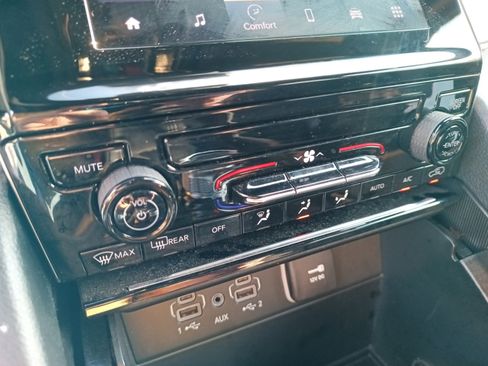 Certified 2024 Jeep Grand Cherokee Laredo X image 16