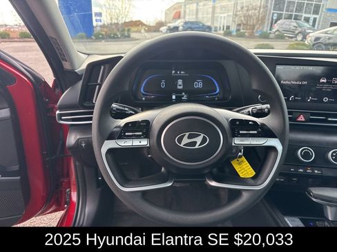Used 2025 Hyundai Elantra SE image 10
