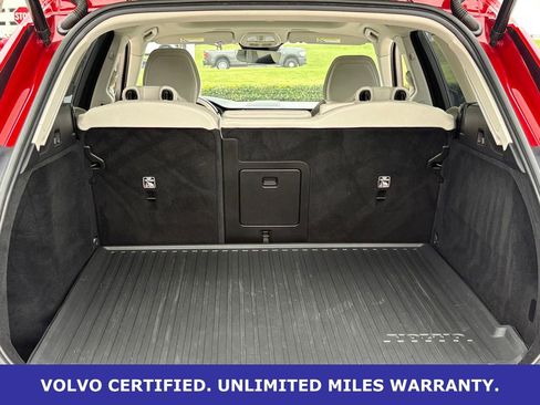 Certified 2023 Volvo XC60 B5 Plus w/ Climate Package image 38