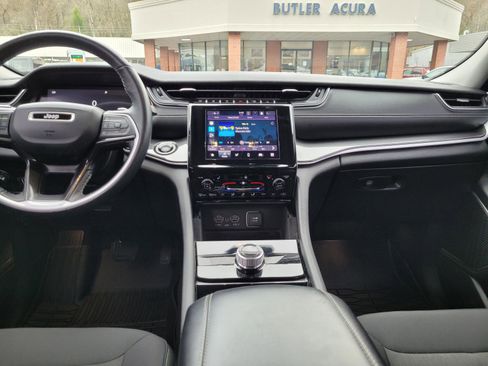 Used 2022 Jeep Grand Cherokee L Laredo w/ Luxury Tech Group I image 15