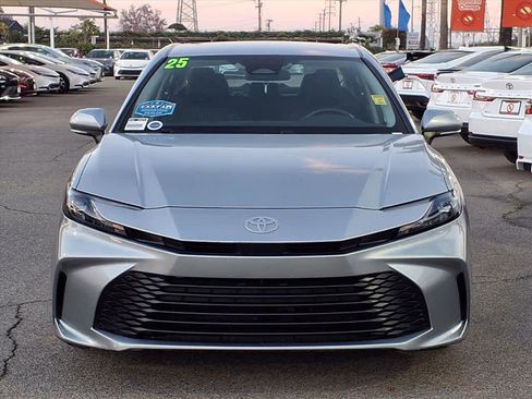 Used 2025 Toyota Camry LE image 2