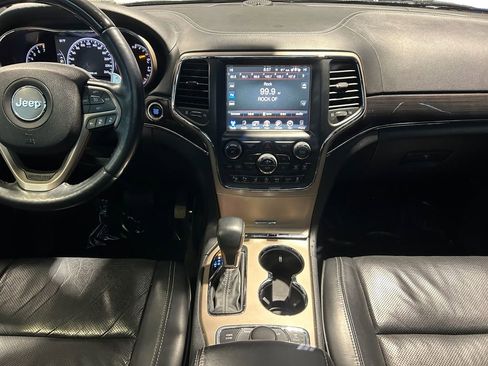 Used 2017 Jeep Grand Cherokee Overland w/ Jeep Active Safety Group image 12