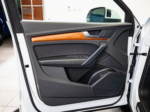 Used 2023 Audi Q5 2.0T Premium w/ Convenience Package image 23