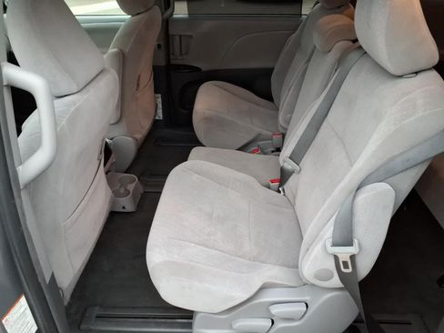 Used 2017 Toyota Sienna LE FWD image 9