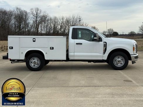 Used 2023 Ford F250 XL w/ XL Chrome Package image 4
