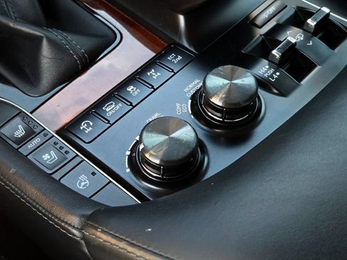 Used 2017 Lexus LX 570 4WD image 45