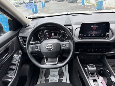Used 2025 Nissan Rogue S FWD image 31