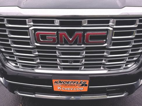 Used 2025 GMC Yukon XL Denali AWD/4WD image 32