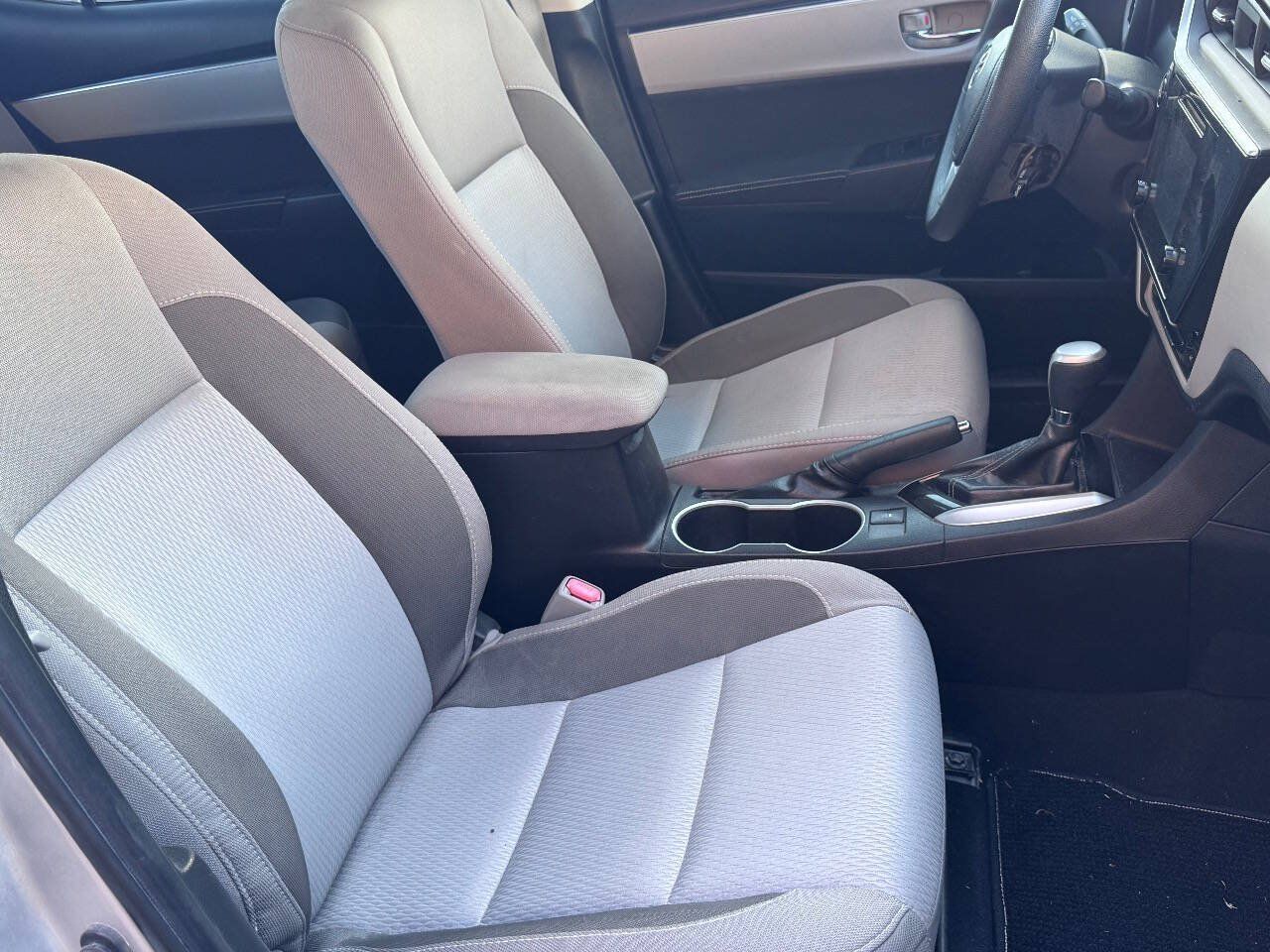 Used 2019 Toyota Corolla LE w/ Carpet Mat Package (TMS) FWD image 9