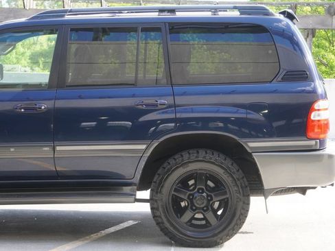 Used 2004 Toyota Land Cruiser AWD/4WD image 39