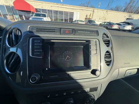 Used 2016 Volkswagen Tiguan S image 29