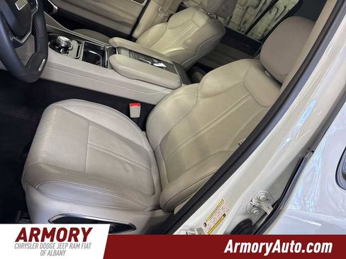 Used 2024 Jeep Wagoneer L Series II w/ Flexible Seating Group image 13