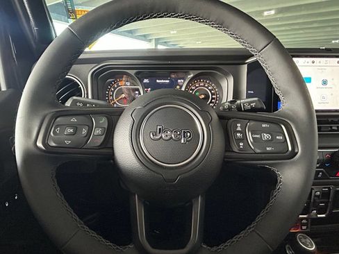 Used 2026 Jeep Wrangler Unlimited Rubicon AWD/4WD image 29