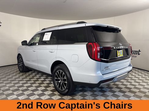 Used 2025 Ford Expedition Platinum AWD/4WD image 8