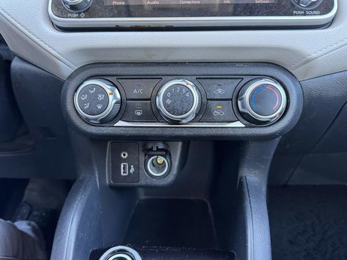 Used 2021 Nissan Versa SV image 30